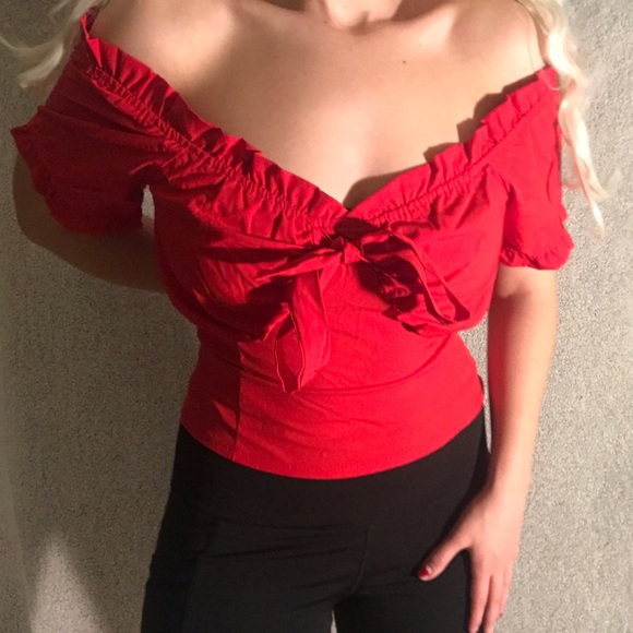 Tops - Off the shoulder red top ❤️